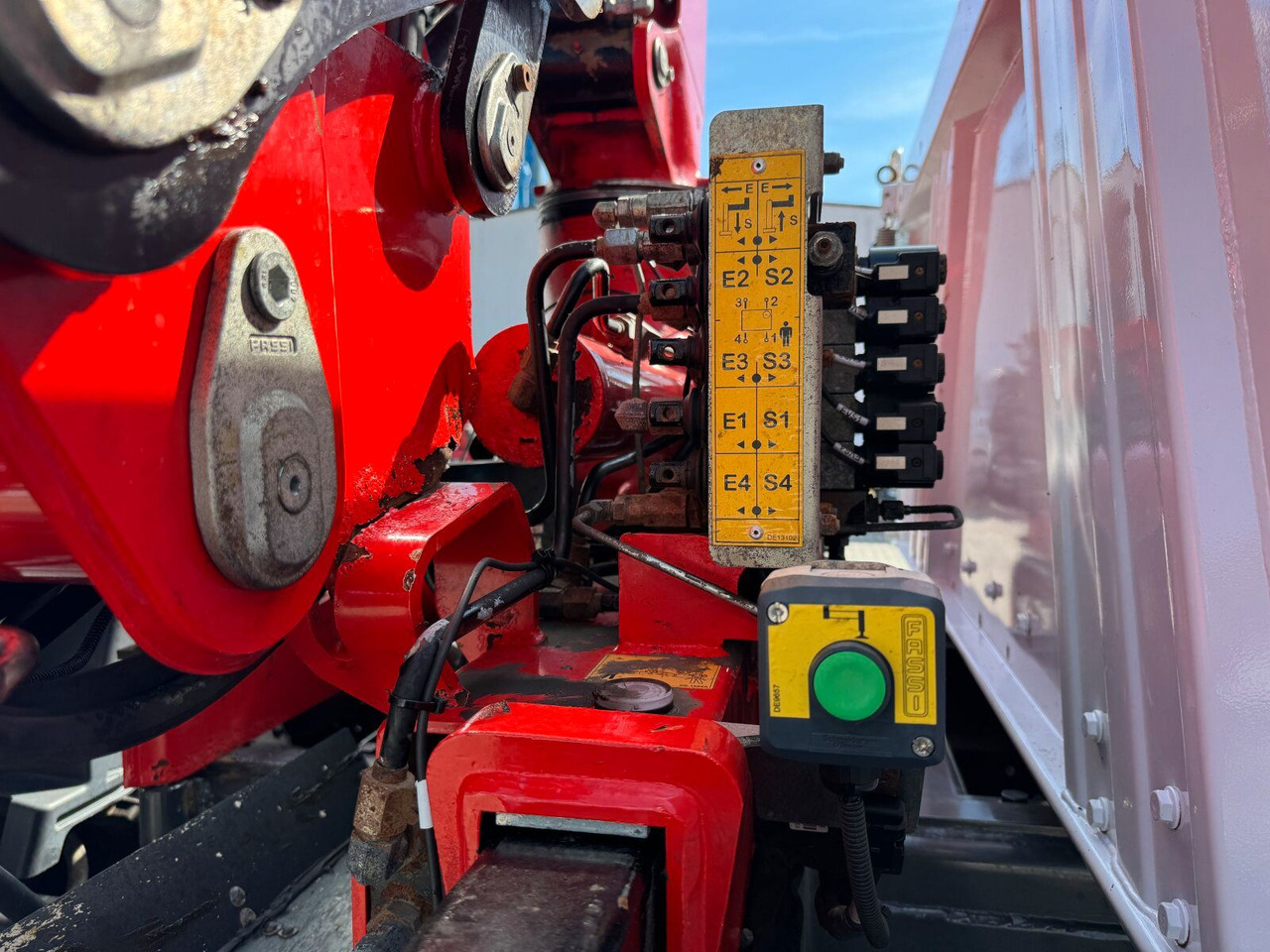 Camión volquete, Camión grúa Mercedes-Benz AROCS 1832 4x2 Euro 6 Kipper Kran FASSI F120FB: foto 12