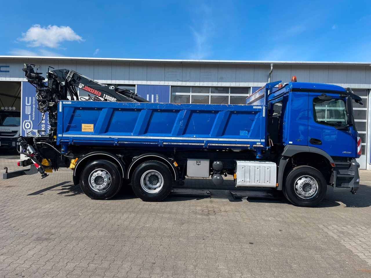 Mercedes-Benz AROCS 2536 6x2*4 Kipper Kran HIAB - Camión volquete, Camión grúa: foto 2 Mercedes-Benz AROCS 2536 6x2*4 Kipper Kran HIAB - Camión volquete, Camión grúa: foto 2