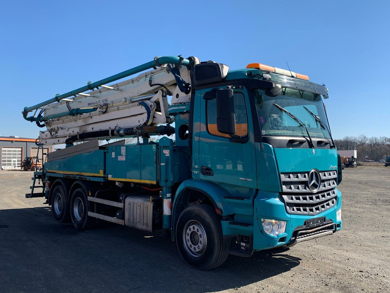 Mercedes-Benz AROCS 2636 6x4 Euro 6 Betonpumpe SERMAC 4Z36 - Bomba de hormigón: foto 2 Mercedes-Benz AROCS 2636 6x4 Euro 6 Betonpumpe SERMAC 4Z36 - Bomba de hormigón: foto 2