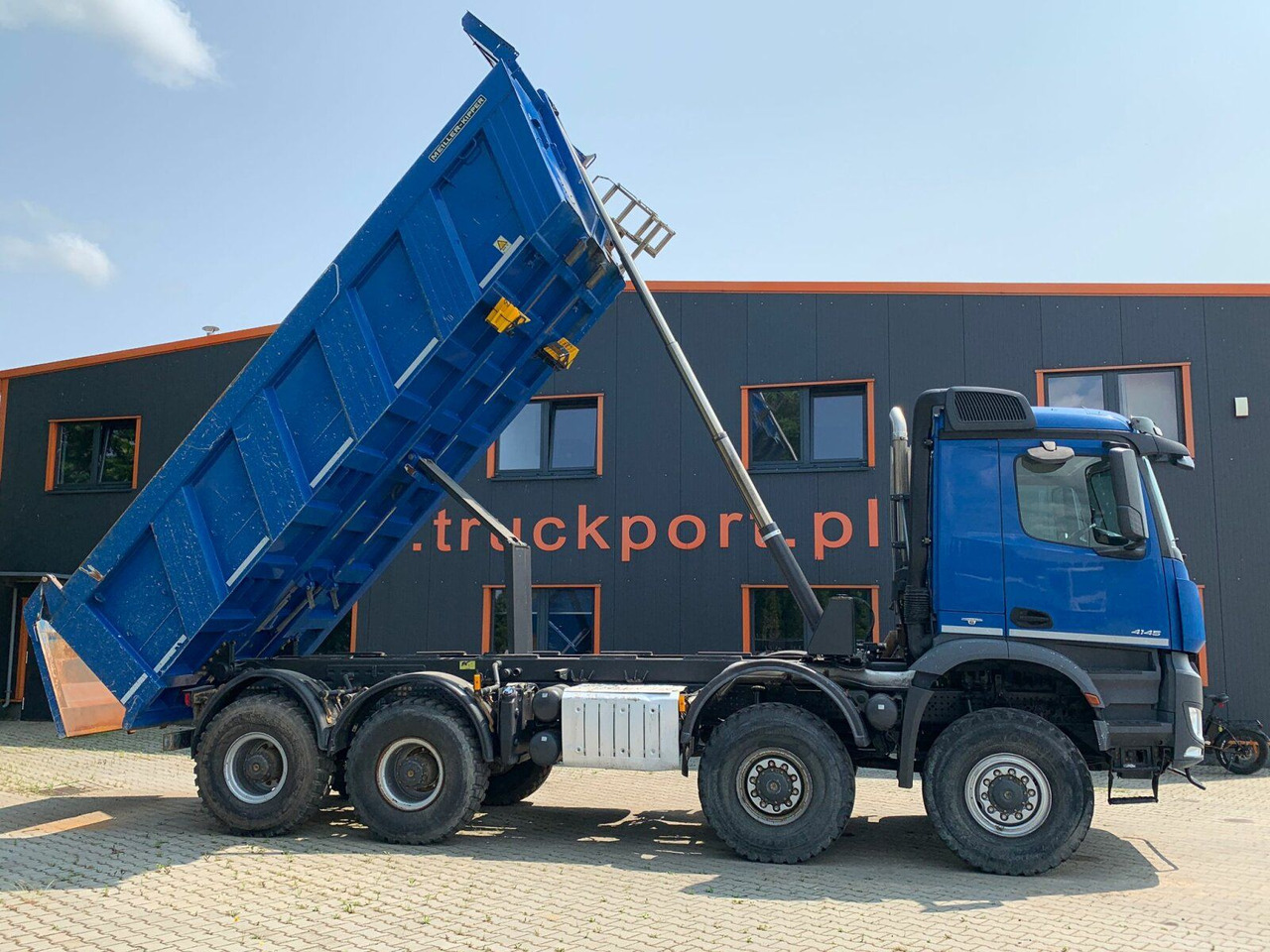 Mercedes-Benz AROCS 4145 8x8 EURO6 Muldenkipper TOP! - Camión volquete: foto 4 Mercedes-Benz AROCS 4145 8x8 EURO6 Muldenkipper TOP! - Camión volquete: foto 4