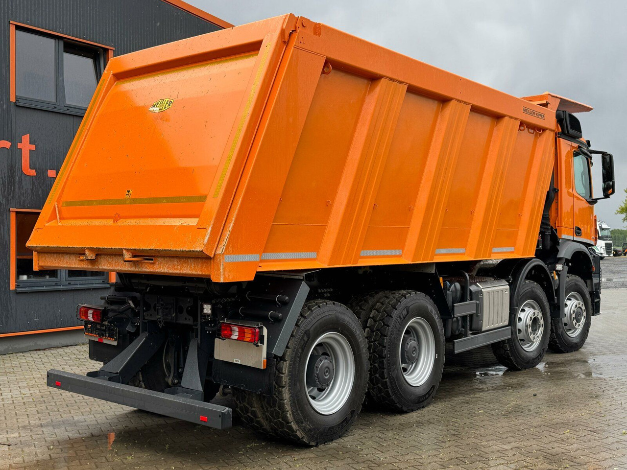 Mercedes-Benz AROCS 4851 8x6 Euro 6 Gesteinkipper MEILLER - Camión volquete: foto 3 Mercedes-Benz AROCS 4851 8x6 Euro 6 Gesteinkipper MEILLER - Camión volquete: foto 3