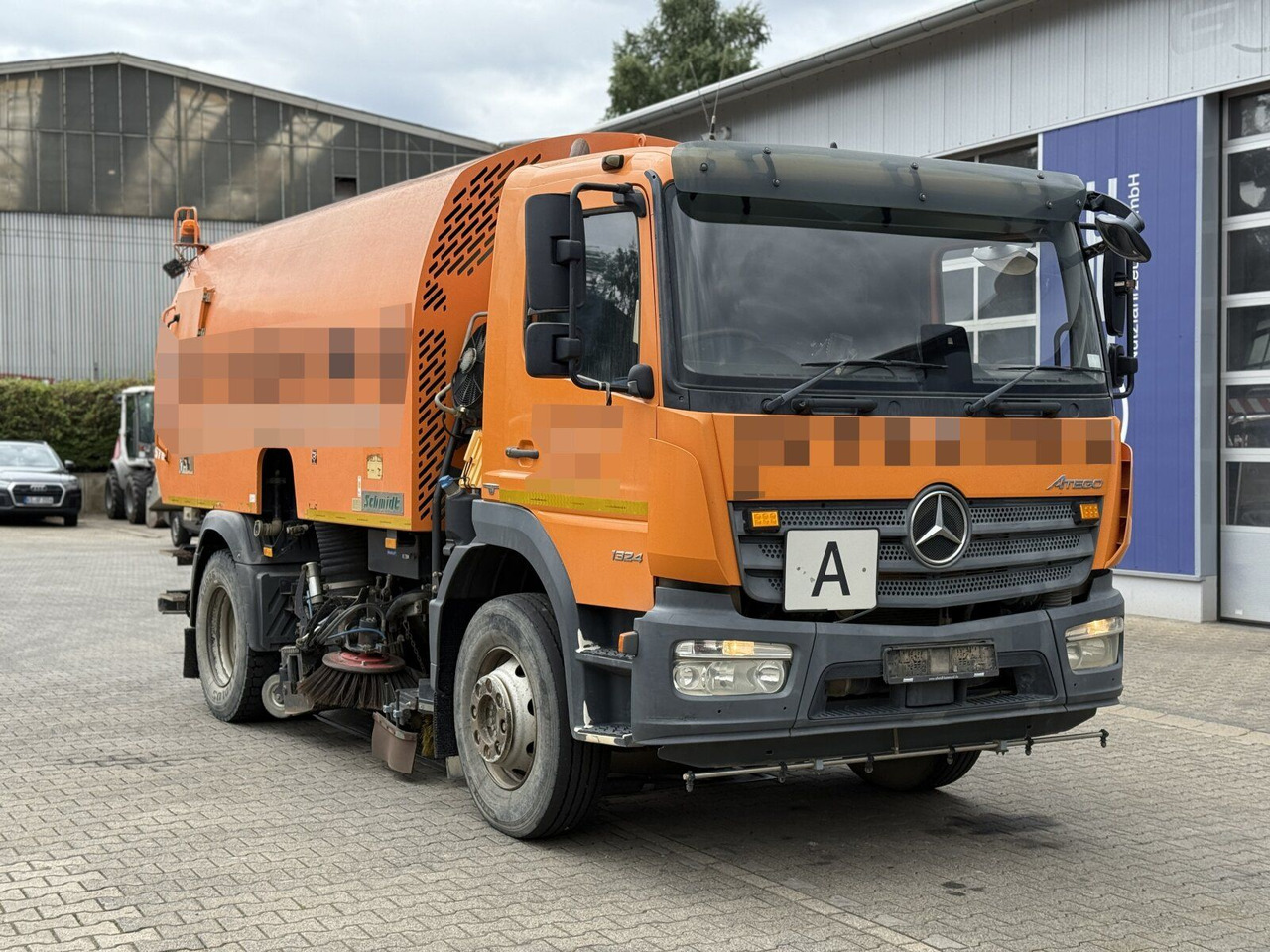 Mercedes-Benz Atego 1324 4x2 Kehrmaschine Schmidt SKF S7B 7 m³ - Barredora vial: foto 1 Mercedes-Benz Atego 1324 4x2 Kehrmaschine Schmidt SKF S7B 7 m³ - Barredora vial: foto 1