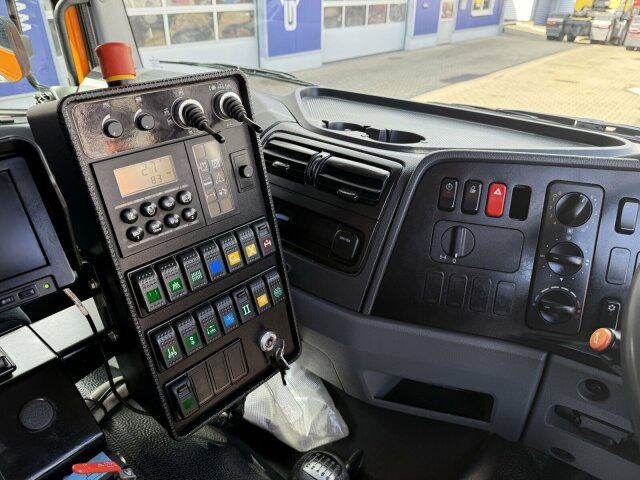 Mercedes-Benz Atego 1324 4x2 Kehrmaschine Viajet 6R/L - Barredora vial: foto 5 Mercedes-Benz Atego 1324 4x2 Kehrmaschine Viajet 6R/L - Barredora vial: foto 5
