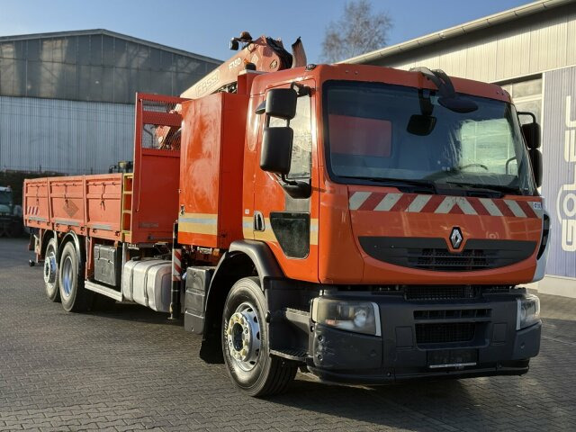 Renault Premium Lander Pritsche mit Kran FASSI - Camión grúa, Camión caja abierta: foto 1 Renault Premium Lander Pritsche mit Kran FASSI - Camión grúa, Camión caja abierta: foto 1