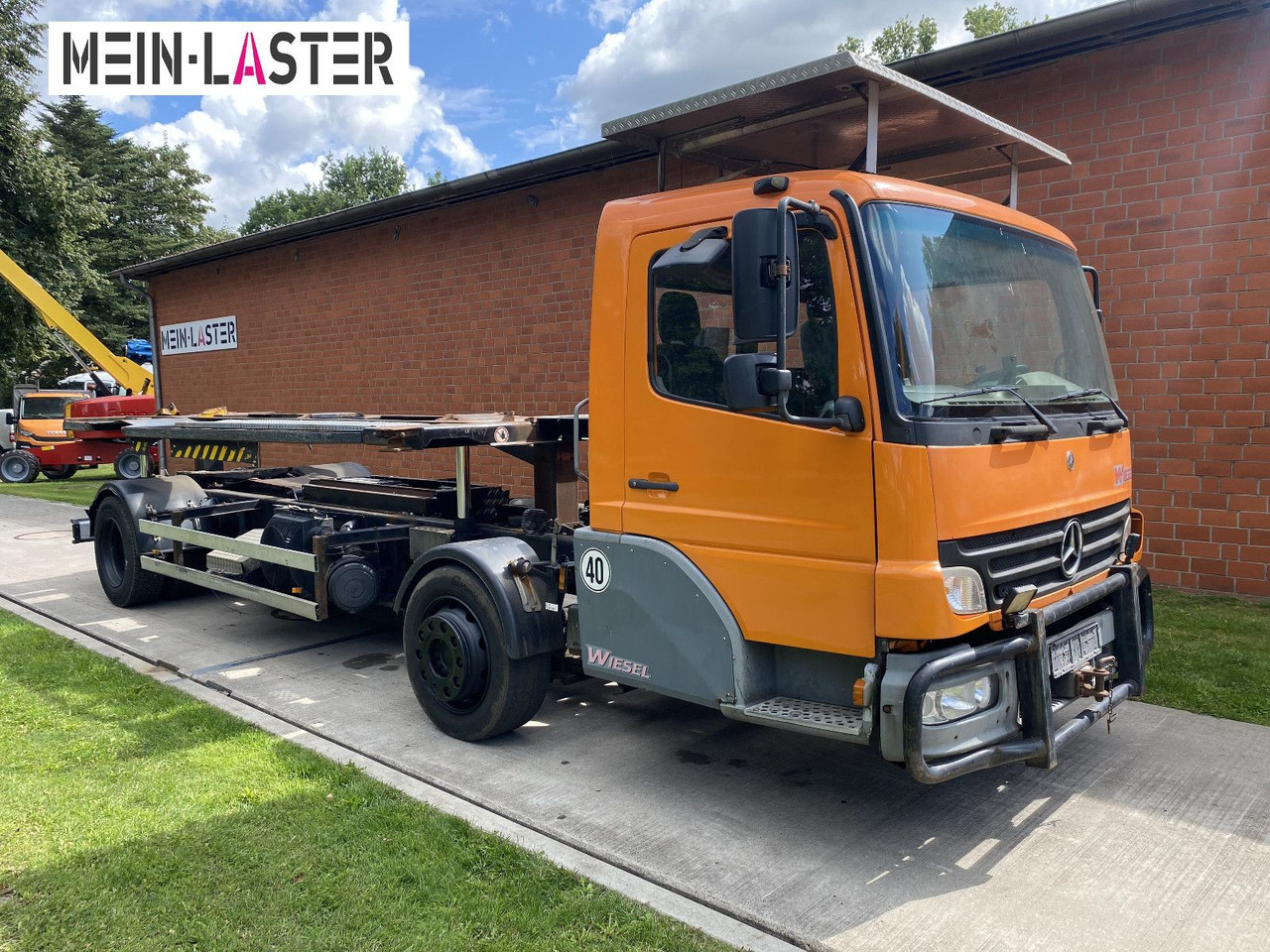 Mercedes-Benz Kamag Wiesel Umsetzter Sattelplatte - Camión portacontenedore/ Intercambiable: foto 1 Mercedes-Benz Kamag Wiesel Umsetzter Sattelplatte - Camión portacontenedore/ Intercambiable: foto 1