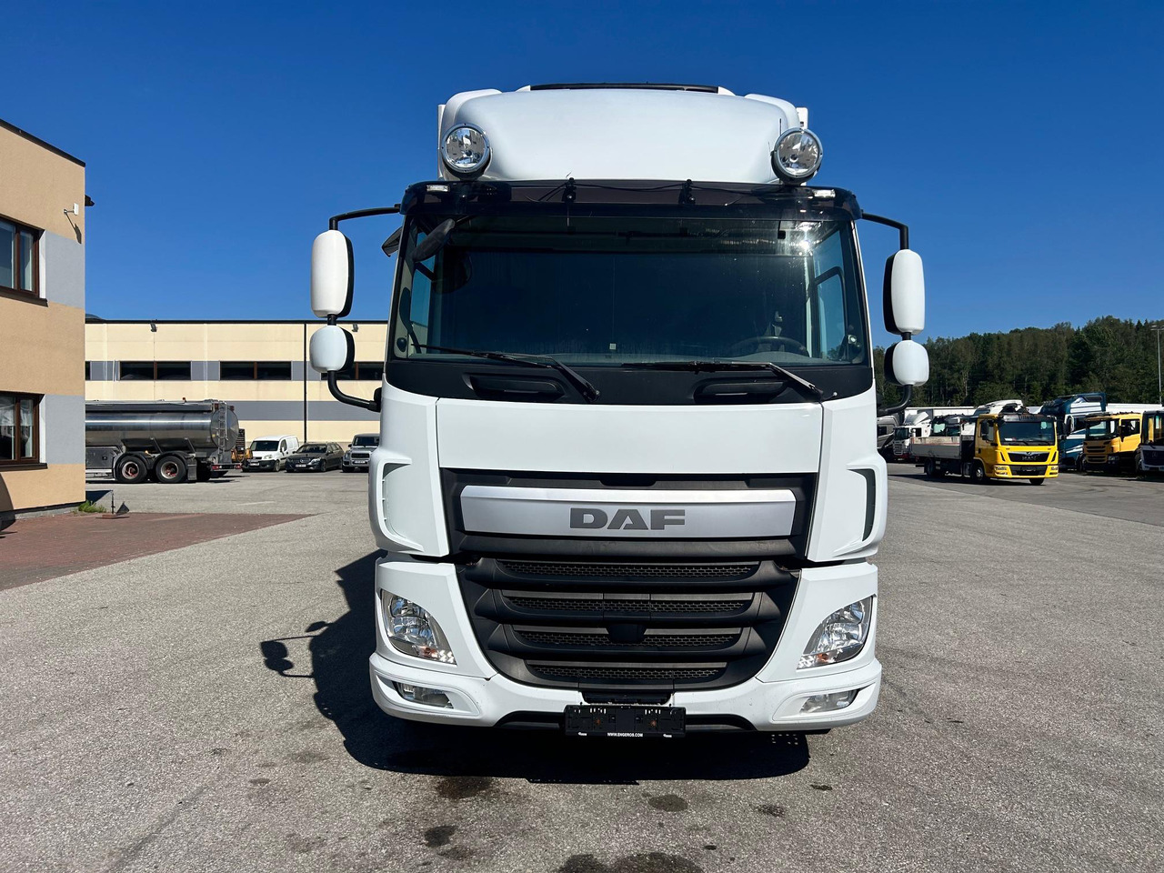 DAF CF330 - Camión frigorífico: foto 2 DAF CF330 - Camión frigorífico: foto 2