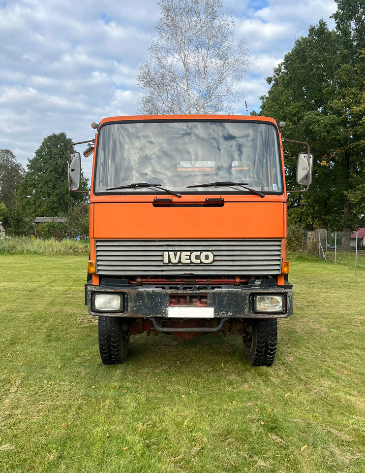 IVECO Magirus 260-30 - Camión volquete: foto 2 IVECO Magirus 260-30 - Camión volquete: foto 2