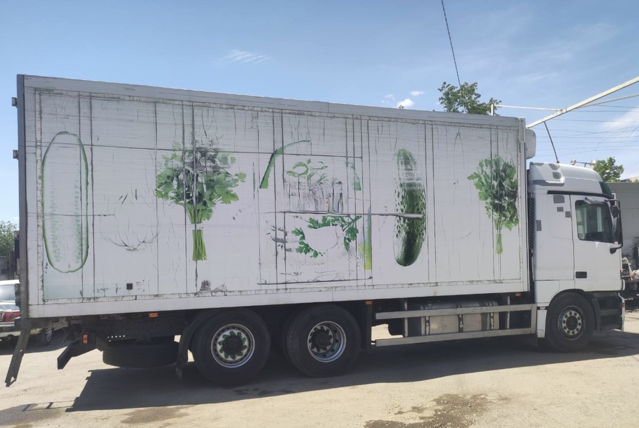 MERCEDES-BENZ Actros 2543 - Camión frigorífico: foto 2 MERCEDES-BENZ Actros 2543 - Camión frigorífico: foto 2