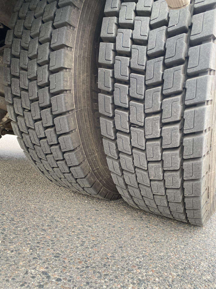 Camión caja cerrada RENAULT Premium 320: foto 11