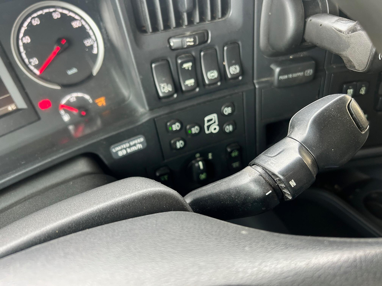 Camión frigorífico SCANIA G490: foto 26