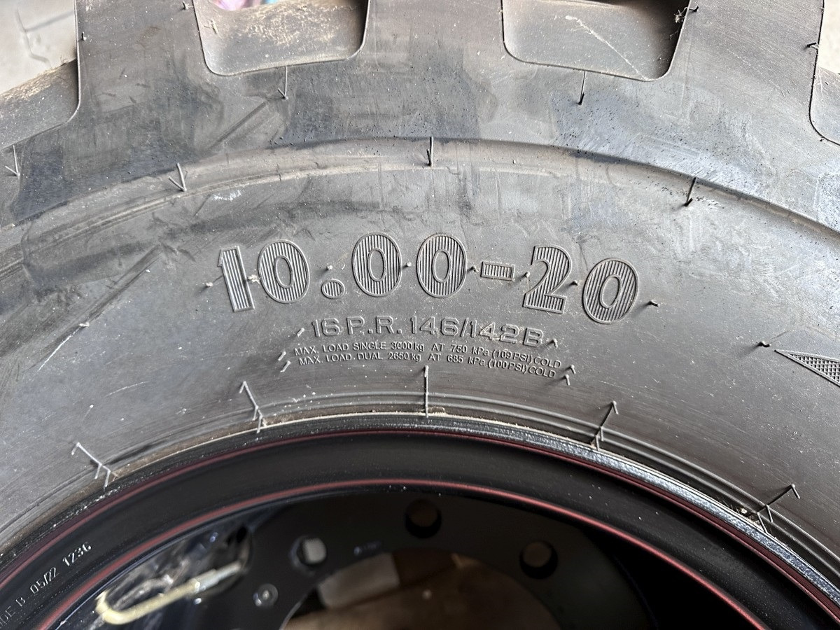 Apollo 10.00 - 20 Apollo Kompletträder - Complet tires - Neumático para Excavadora de ruedas: foto 5 Apollo 10.00 - 20 Apollo Kompletträder - Complet tires - Neumático para Excavadora de ruedas: foto 5