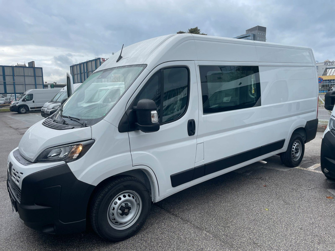 Fiat Ducato 35H L3H2 180 Teilverglast KaWa 2025 - Furgón: foto 2 Fiat Ducato 35H L3H2 180 Teilverglast KaWa 2025 - Furgón: foto 2