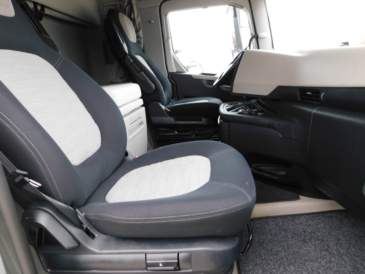 Ford F max 4x2 scab e6 12s2620 - Cabeza tractora: foto 5 Ford F max 4x2 scab e6 12s2620 - Cabeza tractora: foto 5