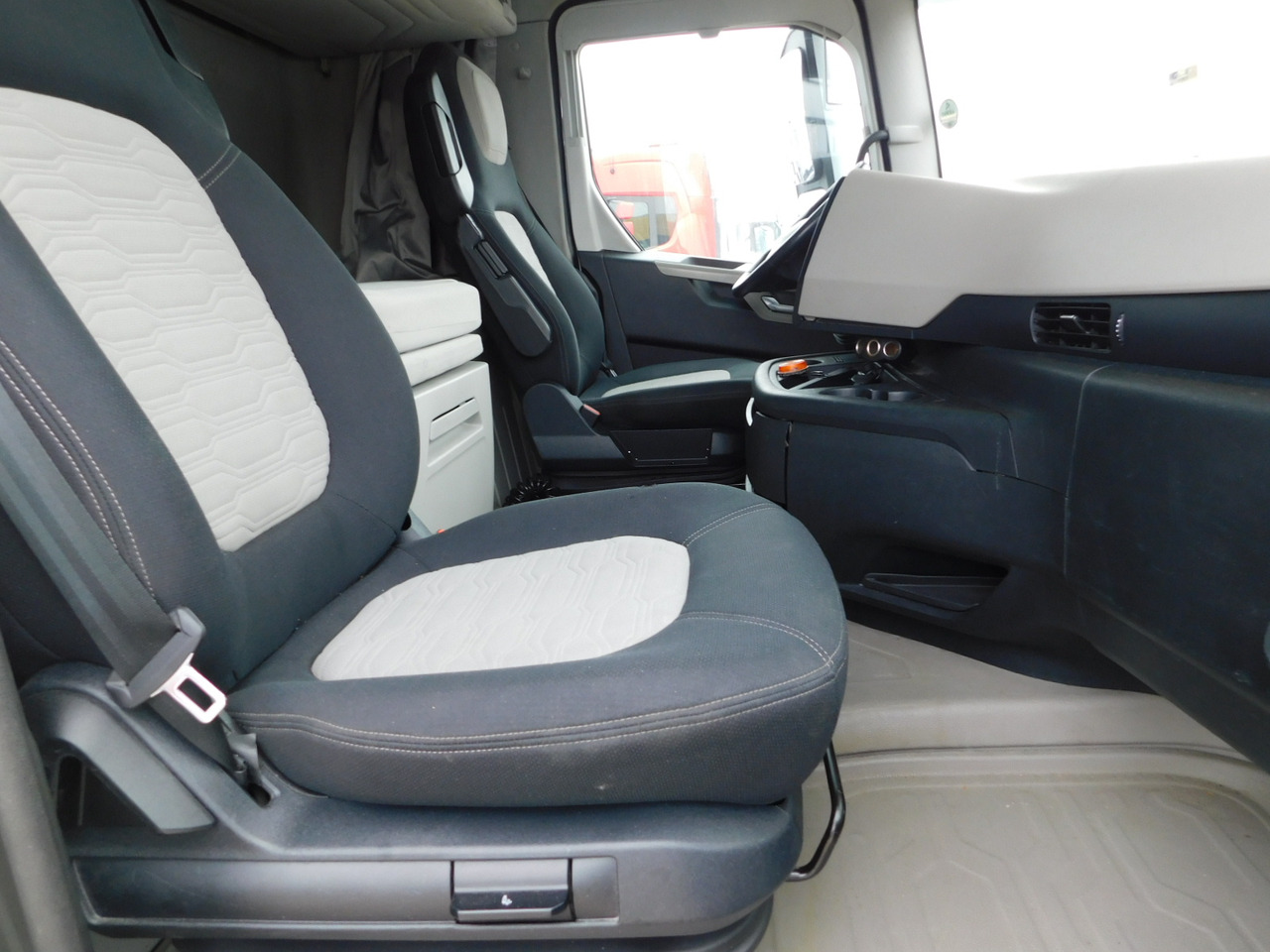 Ford F max ll 4x2 scab e6 12tx2620 - Cabeza tractora: foto 5 Ford F max ll 4x2 scab e6 12tx2620 - Cabeza tractora: foto 5