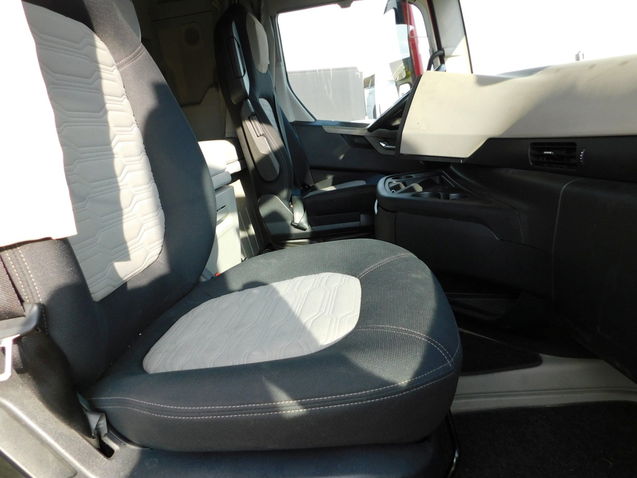 Ford F max ll 4x2 scab e6 12tx2620 - Cabeza tractora: foto 5 Ford F max ll 4x2 scab e6 12tx2620 - Cabeza tractora: foto 5