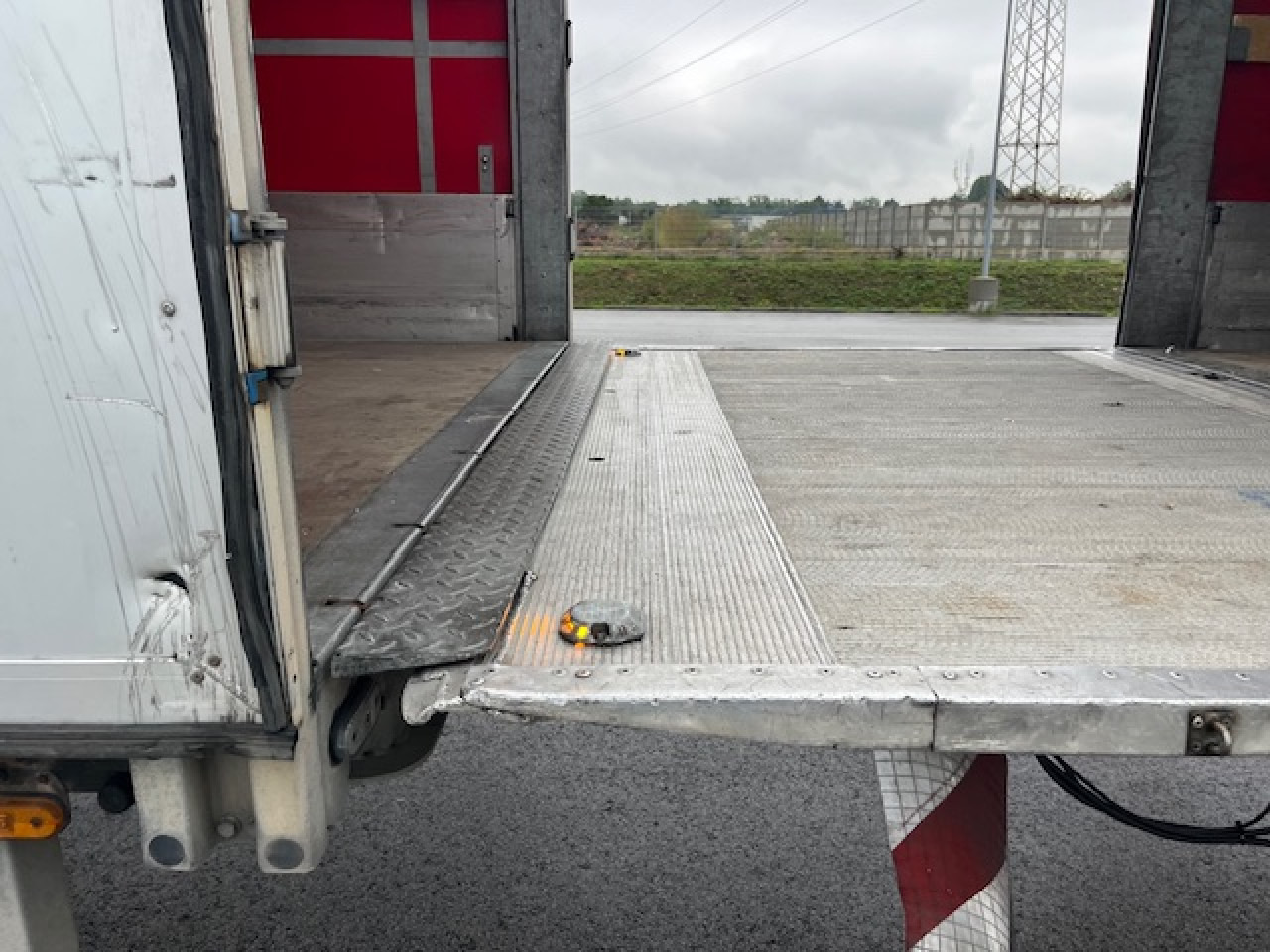 MAN TGM 18.320 4x2 BL Durchladbar - mit Tandemhänger - Camión lona: foto 4 MAN TGM 18.320 4x2 BL Durchladbar - mit Tandemhänger - Camión lona: foto 4