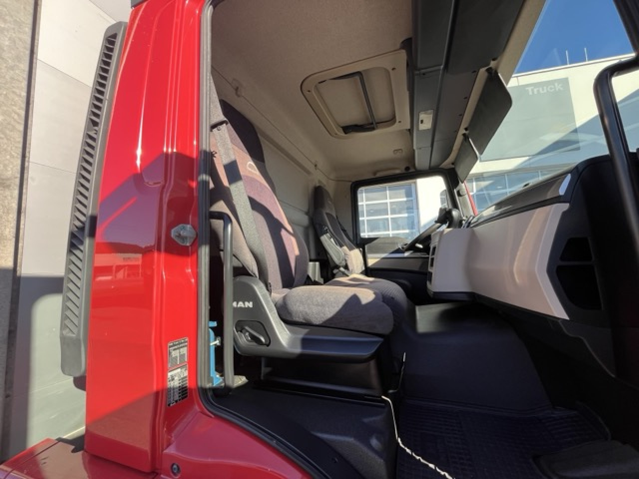 MAN TGM 18.320 4x2 BL Durchladbar - mit Tandemhänger - Camión lona: foto 5 MAN TGM 18.320 4x2 BL Durchladbar - mit Tandemhänger - Camión lona: foto 5