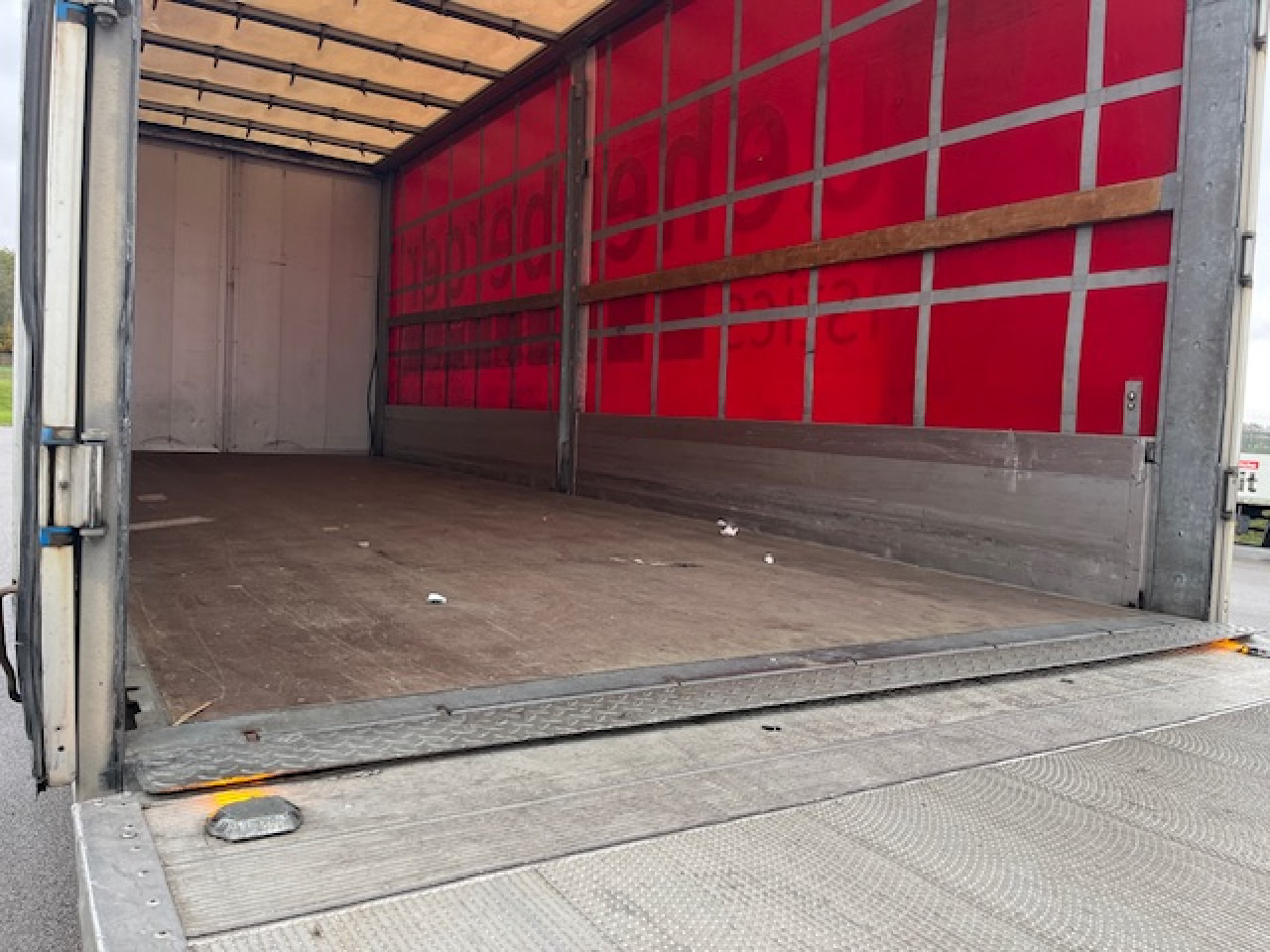 MAN TGM 18.320 4x2 BL Durchladbar - mit Tandemhänger - Camión lona: foto 2 MAN TGM 18.320 4x2 BL Durchladbar - mit Tandemhänger - Camión lona: foto 2