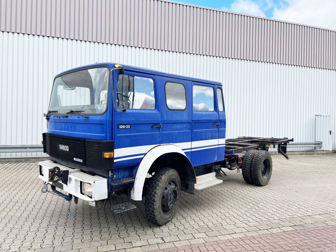 120-23 AW 4x4 Doka 120-23 AW 4x4 Doka, V8-Motor, Seilwinde - Camión chasis: foto 1 120-23 AW 4x4 Doka 120-23 AW 4x4 Doka, V8-Motor, Seilwinde - Camión chasis: foto 1