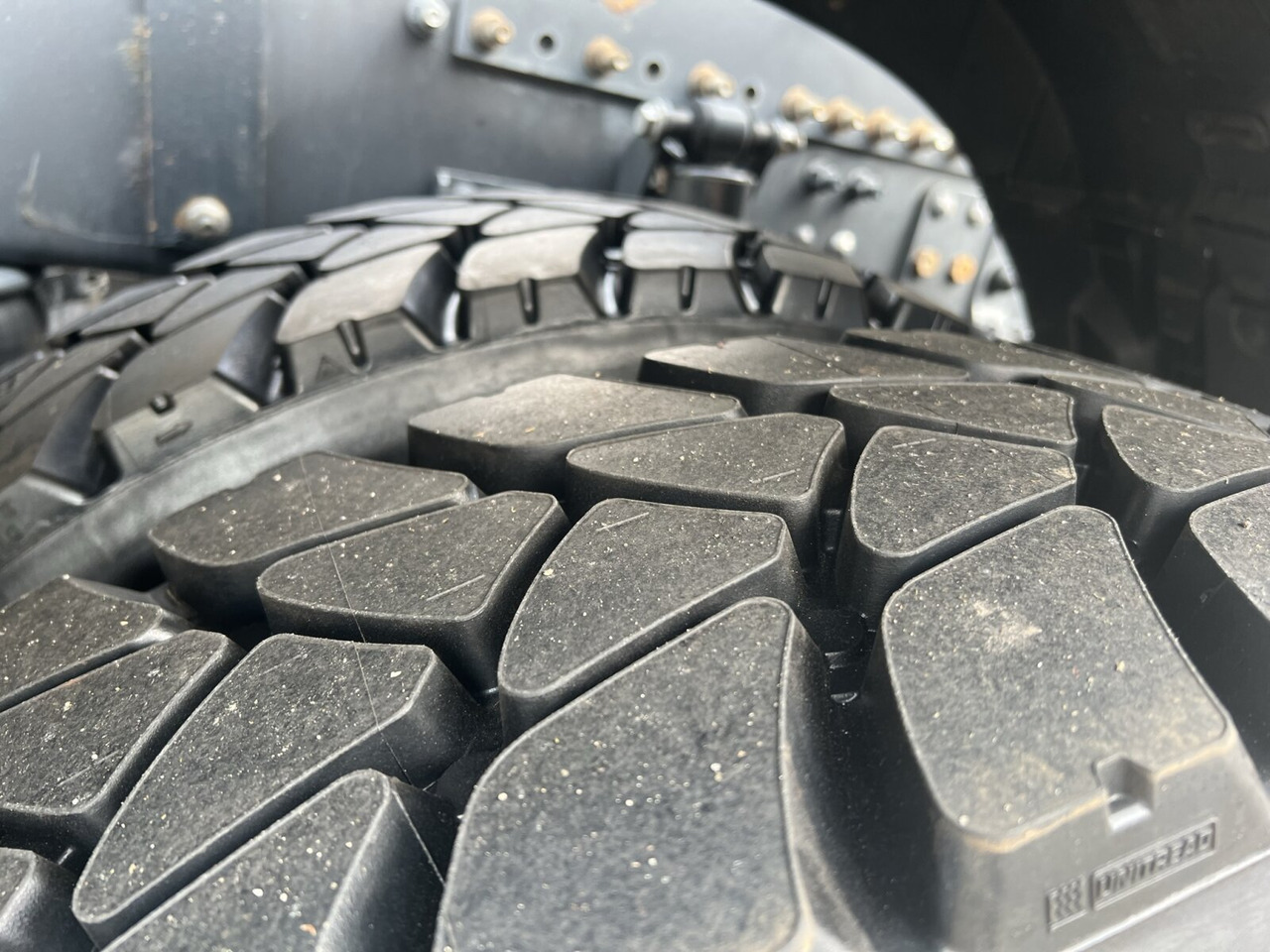 FH16 750 8x4 FH16 750 8x4, Retarder, Globetrotter, Vorlauflift/-lenk, Schwerlast 180T - Cabeza tractora: foto 3 FH16 750 8x4 FH16 750 8x4, Retarder, Globetrotter, Vorlauflift/-lenk, Schwerlast 180T - Cabeza tractora: foto 3