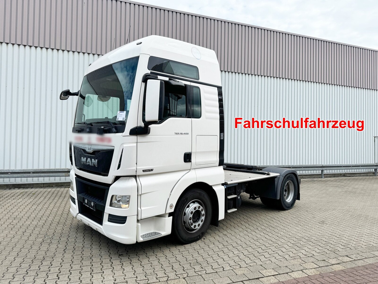 MAN TGX 18.400 4X2 BLS TGX 18.400 4X2 BLS, Fahrschule, 5 Sitzer - Cabeza tractora: foto 1 MAN TGX 18.400 4X2 BLS TGX 18.400 4X2 BLS, Fahrschule, 5 Sitzer - Cabeza tractora: foto 1