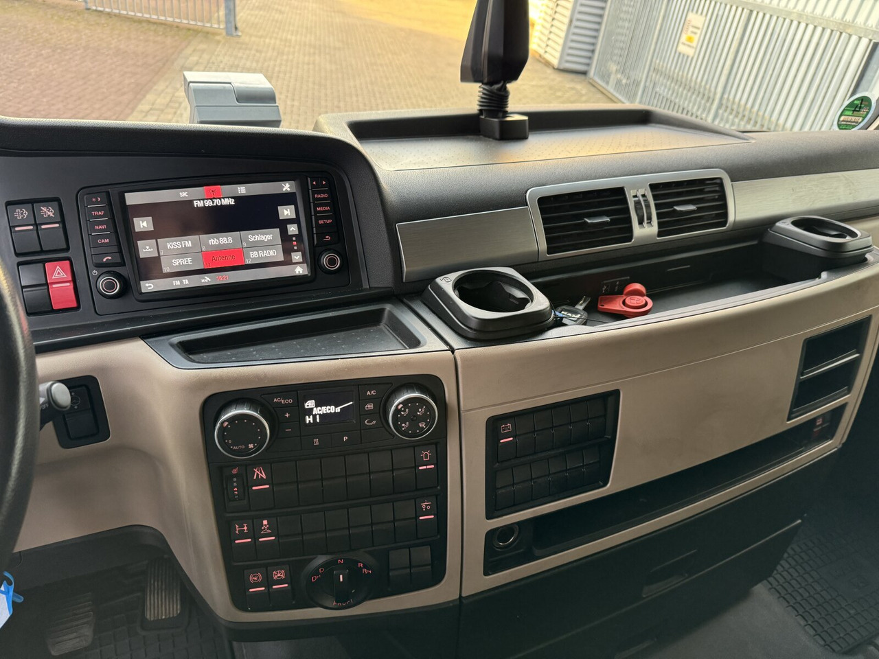 MAN TGX 18.420 4x2 BLS TGX 18.420 4X2 BLS, Retarder - Cabeza tractora: foto 4 MAN TGX 18.420 4x2 BLS TGX 18.420 4X2 BLS, Retarder - Cabeza tractora: foto 4