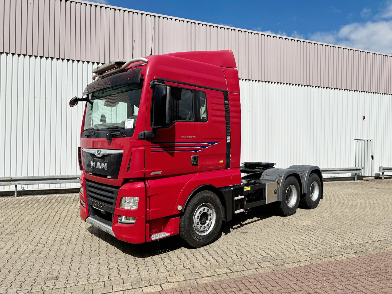 MAN TGX 33.640 6X4 BLS TGX 33.640 6X4 BLS, Retarder, Hydraulik, 70t - Cabeza tractora: foto 1 MAN TGX 33.640 6X4 BLS TGX 33.640 6X4 BLS, Retarder, Hydraulik, 70t - Cabeza tractora: foto 1