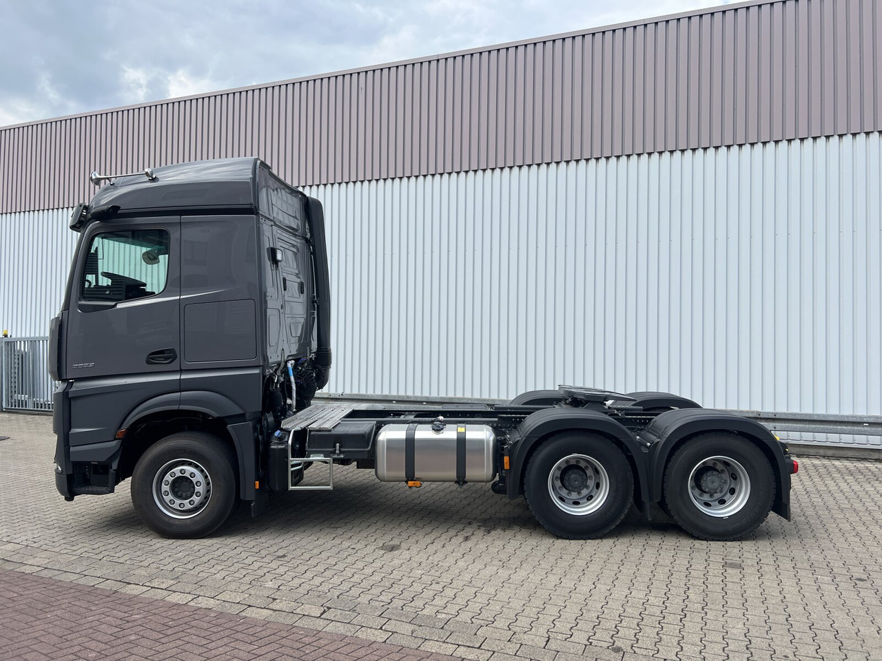 Leasing de Mercedes-Benz Arocs 2653 LS 6x4 Arocs 2653 LS 6x4, Retarder, MirrorCam, MultimediaCockpit, Navi, LED Mercedes-Benz Arocs 2653 LS 6x4 Arocs 2653 LS 6x4, Retarder, MirrorCam, MultimediaCockpit, Navi, LED: foto 12