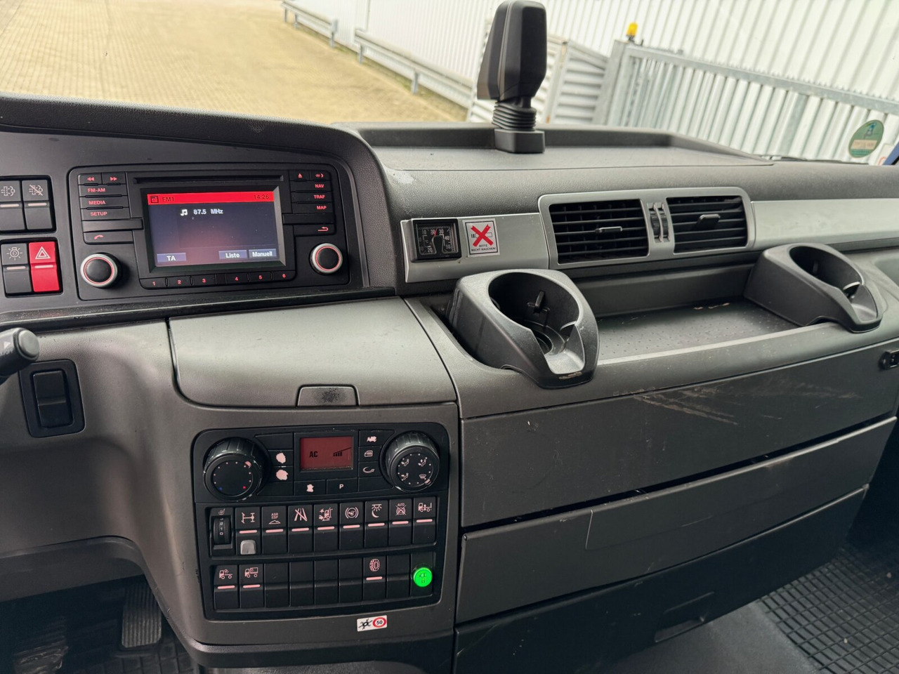 MAN TGX 18.360 4x2 LL TGX 18.360 4x2 LL, XLX-Fahrerhaus - Camión: foto 4 MAN TGX 18.360 4x2 LL TGX 18.360 4x2 LL, XLX-Fahrerhaus - Camión: foto 4