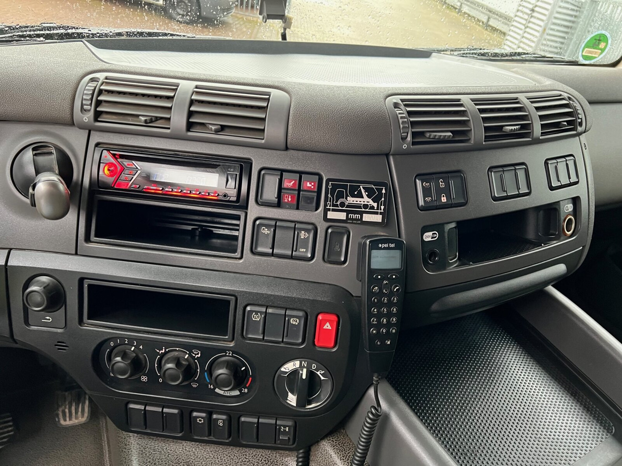 Camión portacontenedor de cadenas DAF CF 290 4x2 CF 290 4x2, Tele-Absetzer: foto 4 Camión portacontenedor de cadenas DAF CF 290 4x2 CF 290 4x2, Tele-Absetzer: foto 4