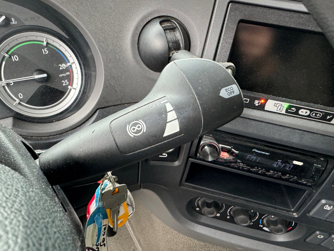 Camión caja abierta DAF XF 410 FA 4x2 XF 410 FA 4x2, Fahrschule, 2x AHK, 6 Sitze: foto 7 Camión caja abierta DAF XF 410 FA 4x2 XF 410 FA 4x2, Fahrschule, 2x AHK, 6 Sitze: foto 7