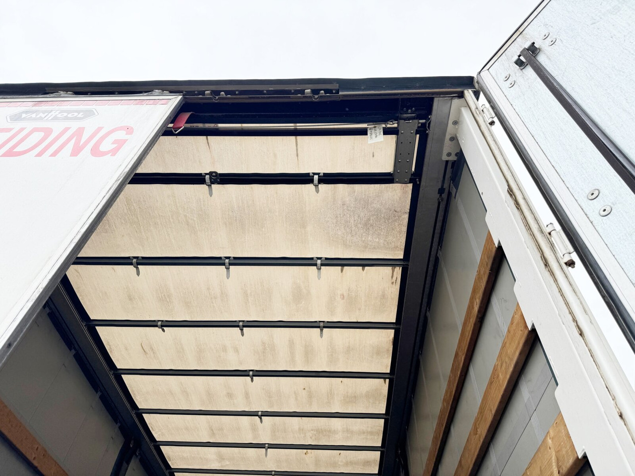 Camión caja abierta DAF XF 410 FA 4x2 XF 410 FA 4x2, Fahrschule, 2x AHK, 6 Sitze: foto 12 Camión caja abierta DAF XF 410 FA 4x2 XF 410 FA 4x2, Fahrschule, 2x AHK, 6 Sitze: foto 12