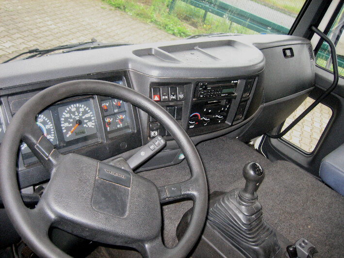 Foto del interior 1: Camión caja cerrada FL 6-12 4x2 FL 6-12 4x2, 4x vorhanden! Foto del interior 1: Camión caja cerrada FL 6-12 4x2 FL 6-12 4x2, 4x vorhanden!