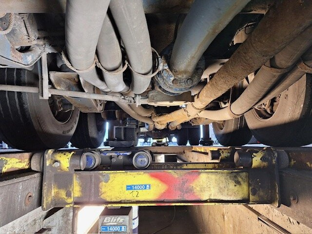 Feldbinder EUT 38.3-3 EUT 38.3-3, Liftachse, 3 Kammern, ca. 38.000l - Semirremolque silo: foto 4 Feldbinder EUT 38.3-3 EUT 38.3-3, Liftachse, 3 Kammern, ca. 38.000l - Semirremolque silo: foto 4