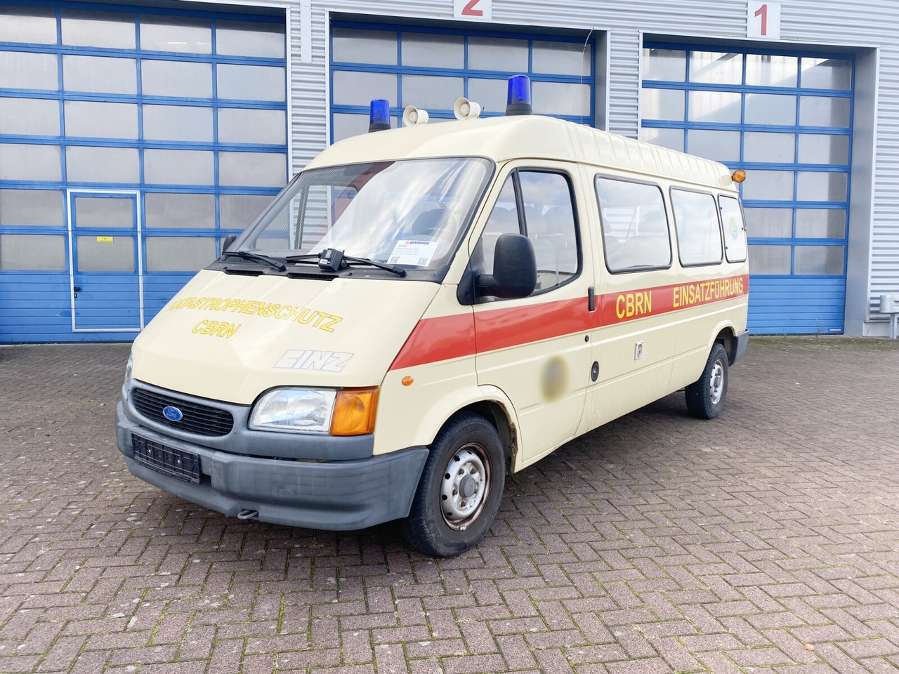 Ford Transit 2.5 4x2 Transit 2.5 4x2, Personentransporter, 8 Sitze - Minibús, Furgoneta de pasajeros: foto 1 Ford Transit 2.5 4x2 Transit 2.5 4x2, Personentransporter, 8 Sitze - Minibús, Furgoneta de pasajeros: foto 1