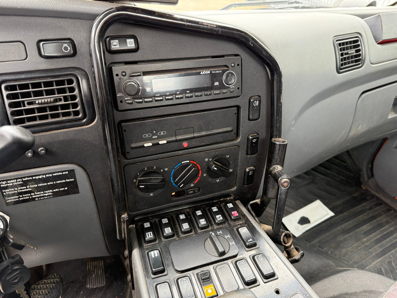 Furgoneta Unimog U 20 4x4 U 20 4x4, Kipper, Zapfwelle, Winterdienstausstattung, 2x AHK: foto 6 Furgoneta Unimog U 20 4x4 U 20 4x4, Kipper, Zapfwelle, Winterdienstausstattung, 2x AHK: foto 6