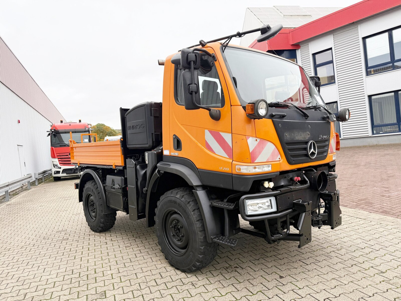 Furgoneta Unimog U 20 4x4 U 20 4x4, Kipper, Zapfwelle, Winterdienstausstattung, 2x AHK: foto 11 Furgoneta Unimog U 20 4x4 U 20 4x4, Kipper, Zapfwelle, Winterdienstausstattung, 2x AHK: foto 11