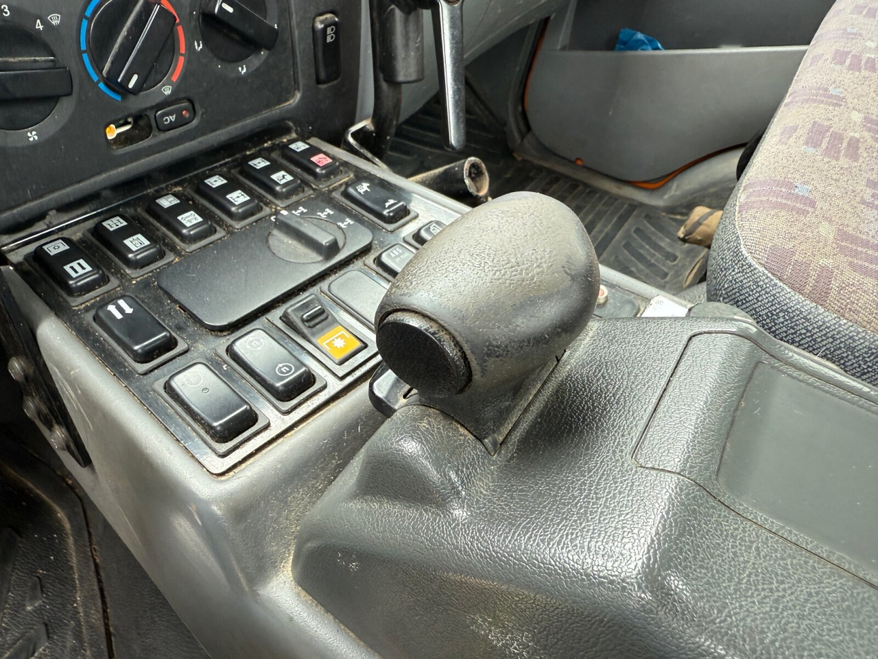 Furgoneta Unimog U 20 4x4 U 20 4x4, Kipper, Zapfwelle, Winterdienstausstattung, 2x AHK: foto 7 Furgoneta Unimog U 20 4x4 U 20 4x4, Kipper, Zapfwelle, Winterdienstausstattung, 2x AHK: foto 7