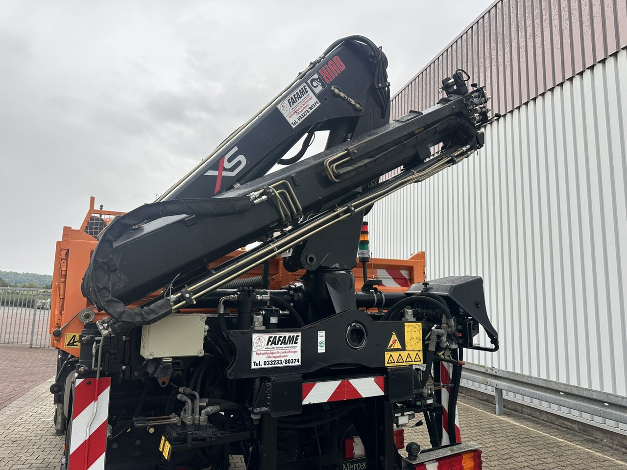 Unimog U500 4x4 U500 4x4 405/40 mit Heckkran Hiab 077-1 HiDuo, absattelbar, Funk - Furgoneta: foto 3 Unimog U500 4x4 U500 4x4 405/40 mit Heckkran Hiab 077-1 HiDuo, absattelbar, Funk - Furgoneta: foto 3