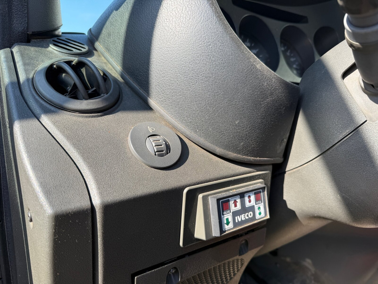 Iveco Daily 65C15D 4x2 Doka Daily 65C15D 4x2 Doka, Grüne Plakette, City-Abroller - Camión multibasculante: foto 5 Iveco Daily 65C15D 4x2 Doka Daily 65C15D 4x2 Doka, Grüne Plakette, City-Abroller - Camión multibasculante: foto 5