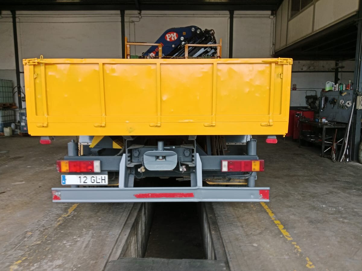 Iveco TRAKKER F2NPT1 PRITSCHE MIT KRANE - Camión caja abierta, Camión grúa: foto 4 Iveco TRAKKER F2NPT1 PRITSCHE MIT KRANE - Camión caja abierta, Camión grúa: foto 4