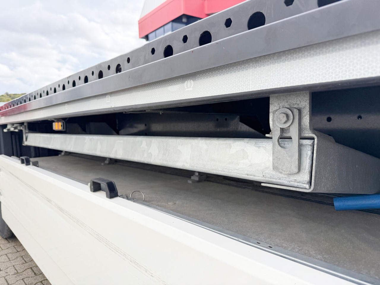 Krone SDP 27 SDP 27, Liftachse, Twist-Locks, 20/2x20/40Fuß, Neuwertig! - Semirremolque plataforma/ Caja abierta: foto 2 Krone SDP 27 SDP 27, Liftachse, Twist-Locks, 20/2x20/40Fuß, Neuwertig! - Semirremolque plataforma/ Caja abierta: foto 2