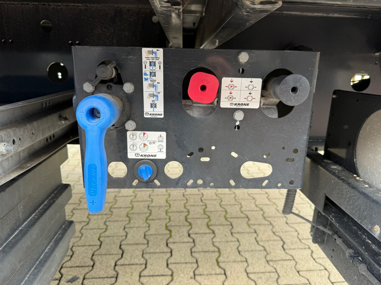 Krone SDP 27 SDP 27, Liftachse, Twist-Locks, 20/2x20/40Fuß, Neuwertig! - Semirremolque plataforma/ Caja abierta: foto 4 Krone SDP 27 SDP 27, Liftachse, Twist-Locks, 20/2x20/40Fuß, Neuwertig! - Semirremolque plataforma/ Caja abierta: foto 4