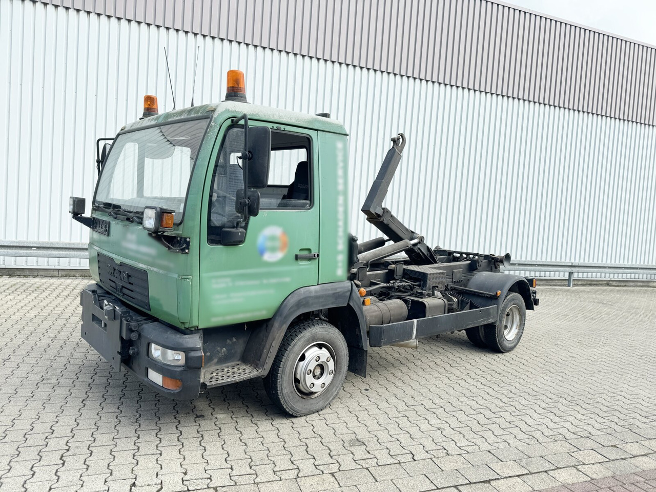 MAN LE 8.150 4x2 BB LE 8.150 4x2 BB, City-Abroller, Winterdienstausstattung - Camión multibasculante: foto 1 MAN LE 8.150 4x2 BB LE 8.150 4x2 BB, City-Abroller, Winterdienstausstattung - Camión multibasculante: foto 1
