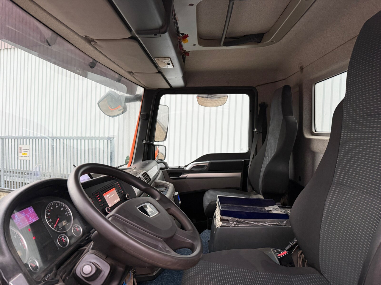 MAN TGM 18.290 4x2 BB TGM 18.290 4x2 BB, Tele-Absetzer - Camión portacontenedor de cadenas: foto 2 MAN TGM 18.290 4x2 BB TGM 18.290 4x2 BB, Tele-Absetzer - Camión portacontenedor de cadenas: foto 2