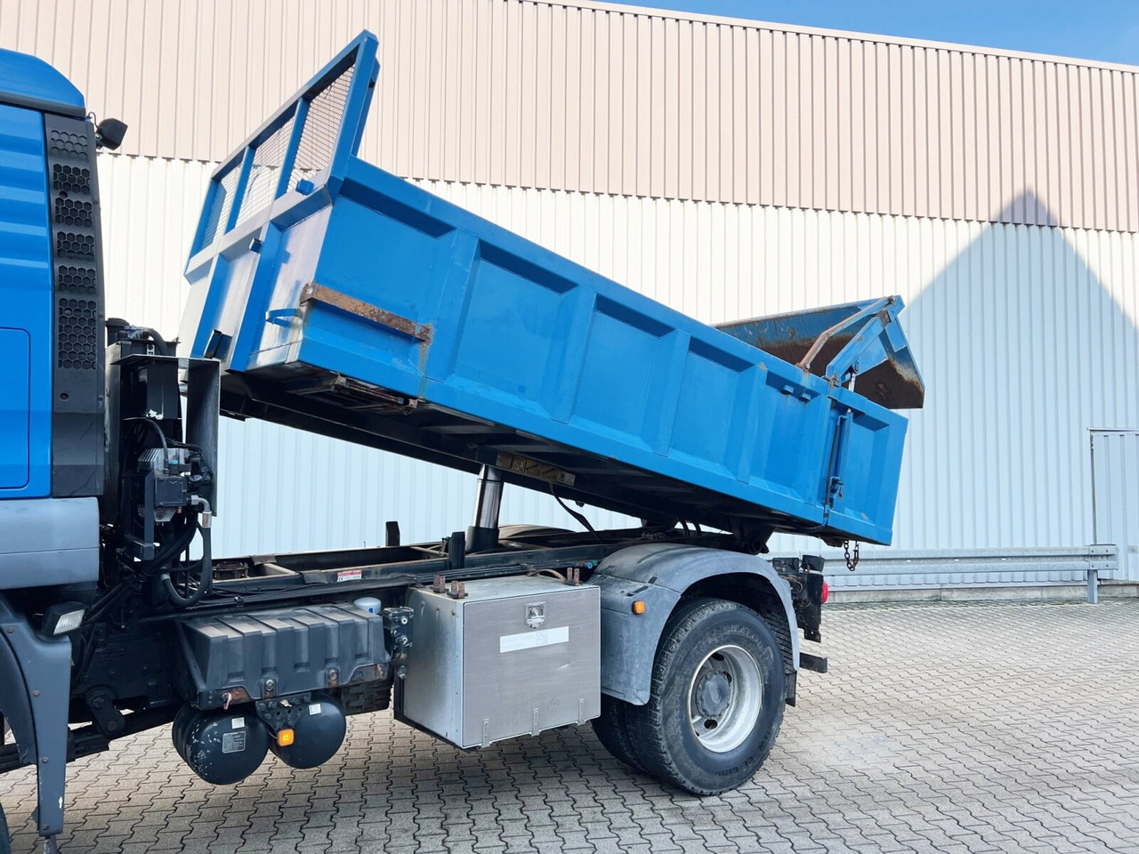 MAN TGS 18.360 4X4 BL TGS 18.360 4X4 BL, Hinterkipper, hydr. Heckklappe, Winterdienstausstattung - Camión volquete: foto 4 MAN TGS 18.360 4X4 BL TGS 18.360 4X4 BL, Hinterkipper, hydr. Heckklappe, Winterdienstausstattung - Camión volquete: foto 4