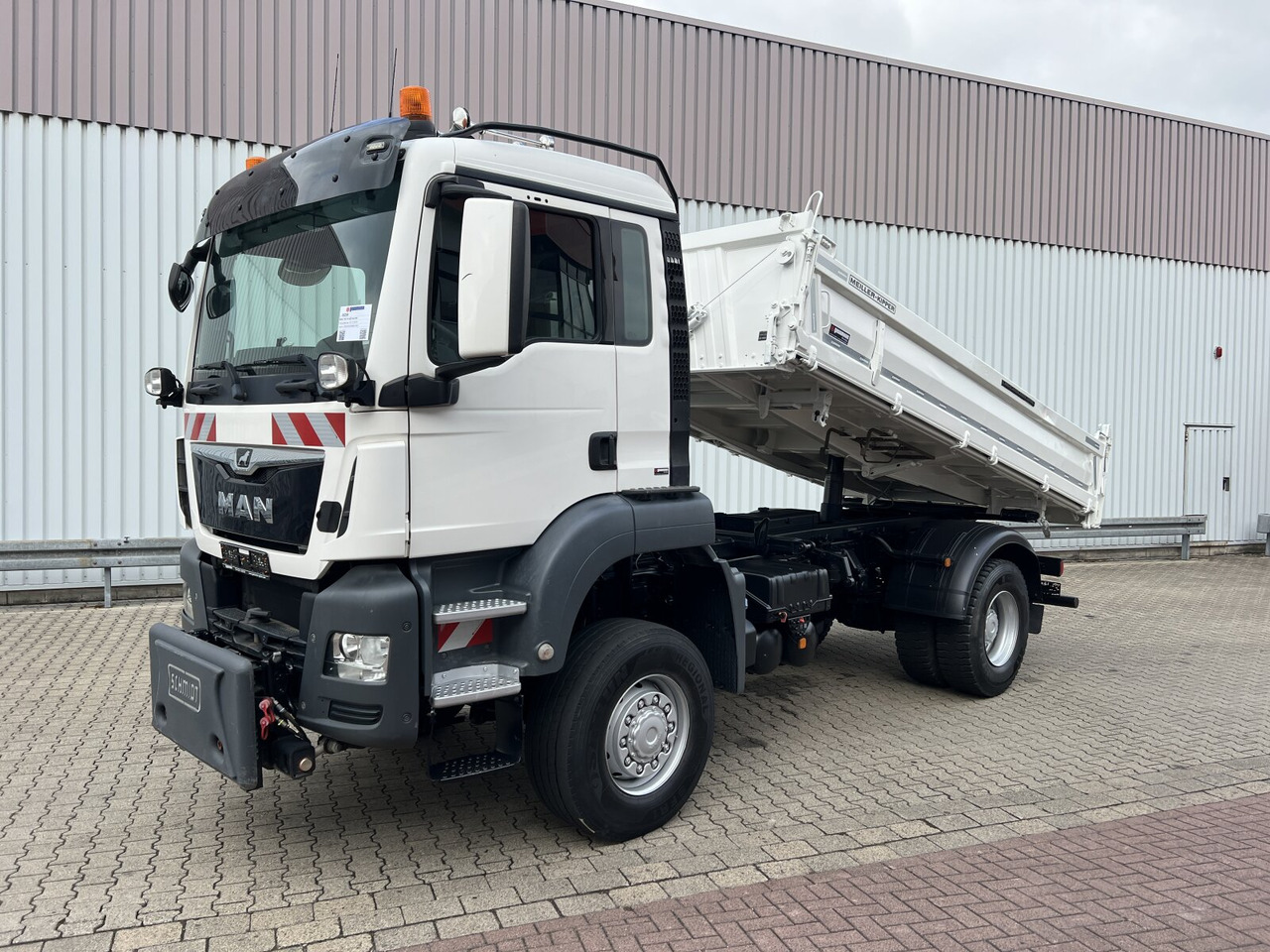 MAN TGS 18.420 4x4 BB TGS 18.420 4x4 BB, Winterdienstausstattung - Camión volquete: foto 1 MAN TGS 18.420 4x4 BB TGS 18.420 4x4 BB, Winterdienstausstattung - Camión volquete: foto 1