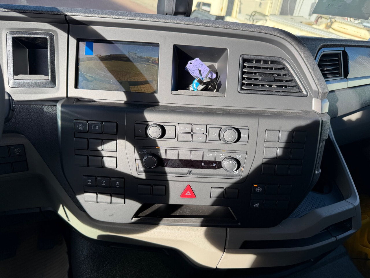 MAN TGS 33.480 6x4 BL CH TGS 33.480 6x4 BL CH, Nebenantrieb - Camión chasis: foto 4 MAN TGS 33.480 6x4 BL CH TGS 33.480 6x4 BL CH, Nebenantrieb - Camión chasis: foto 4