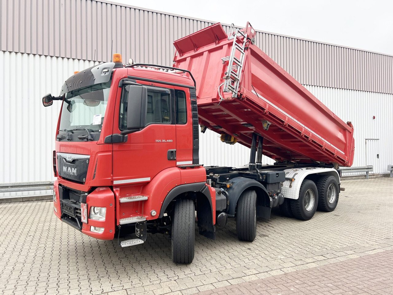 MAN TGS 35.480 8X4 BB TGS 35.480 8X4 BB, Intarder, Navi - Camión volquete: foto 1 MAN TGS 35.480 8X4 BB TGS 35.480 8X4 BB, Intarder, Navi - Camión volquete: foto 1
