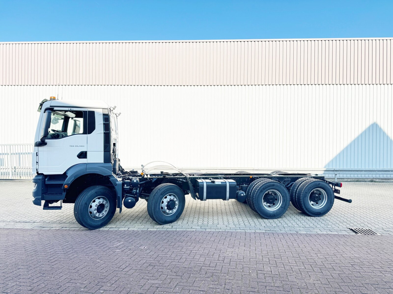 MAN TGS 35.480 8x6H BL CH TGS 35.480 8x6H BL CH, HydroDrive, Navi, Meiller 3-Seiten Kipper - Camión volquete: foto 2 MAN TGS 35.480 8x6H BL CH TGS 35.480 8x6H BL CH, HydroDrive, Navi, Meiller 3-Seiten Kipper - Camión volquete: foto 2